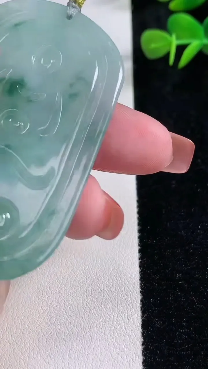 天然A货翡翠冰种飘花文殊菩萨吊坠，尺寸63.5-38.7-5.3，重量:28.98g
12月17日