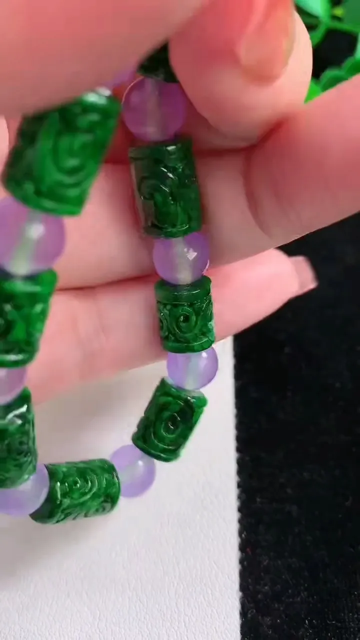 天然A货翡翠路路通手串，尺寸12-8.6，重:27.19g12月17日
工厂直销收藏佳品,种好水足，色泽均匀，有种有色，上手高大气！