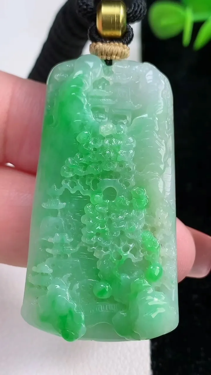 天然A货翡翠山水牌吊坠，尺寸48.2-26.4-8.3，重量:25.77g
12月17日