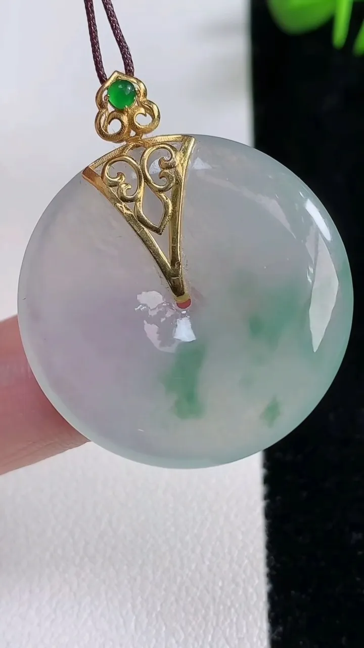 天然A货翡翠种飘花平安扣吊坠，尺寸29.5-5，重量:9.18g
12月17日