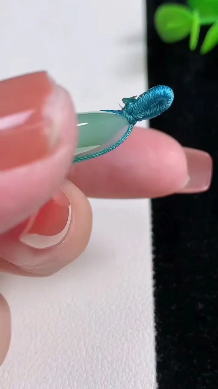 天然A货翡翠平安扣吊坠，尺寸36.6-5.7，重量:16.66g
12月17日