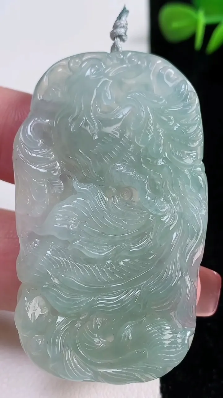 天然A货翡翠凤凰吊坠，尺寸55.7-32.5-5.8，重量:23.11g
12月17日