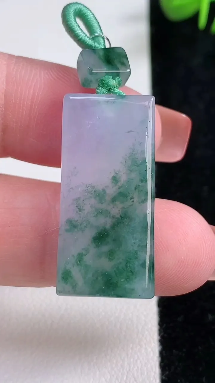 天然A货翡翠冰种紫罗兰飘花无事牌吊坠，尺寸30.2-14.5-5.4，重量:8.31g
12月17日