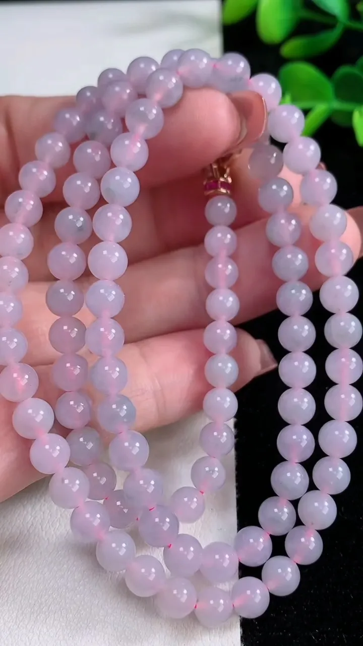 天然A货翡翠紫罗兰圆珠项链，尺寸5.7-95颗，重量:33.38g12月17日
工厂直销收藏佳品,种好水足，色泽均匀，有种有色，上手高大气！