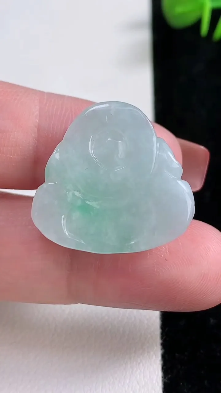 天然A货翡翠佛公吊坠，尺寸23.3-25.4-7.1，重量:7.85g
12月17日