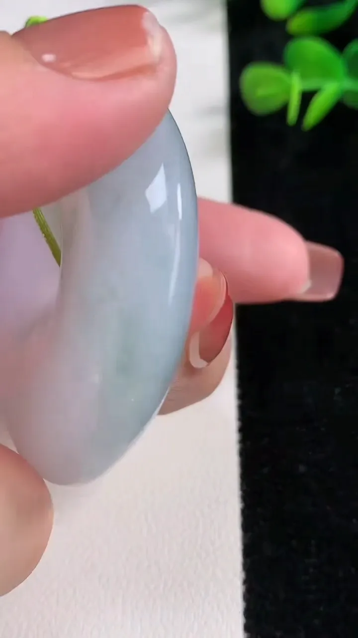 天然A货翡翠紫罗兰飘花平安扣吊坠，尺寸50.8-12.2，重量:66.39g
12月17日