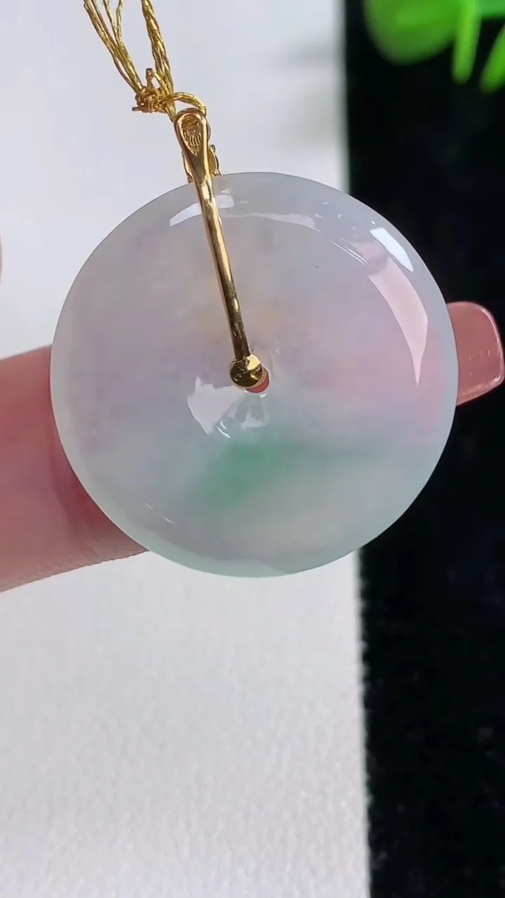 天然A货翡翠平安扣吊坠，尺寸24-4，重量:5.06g
12月17日