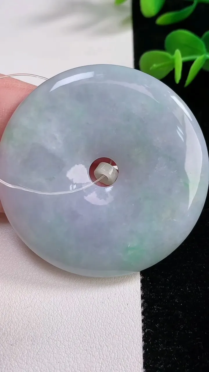 天然A货翡翠春带彩紫罗兰平安扣吊坠，尺寸55-6.8，重:43.92g
12月17日