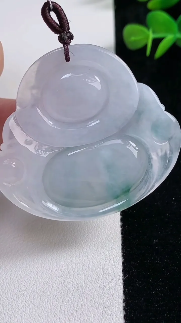 天然A货翡翠冰种飘花佛公吊坠，尺寸46.4-51-8.5，重量:29.57g
12月17日