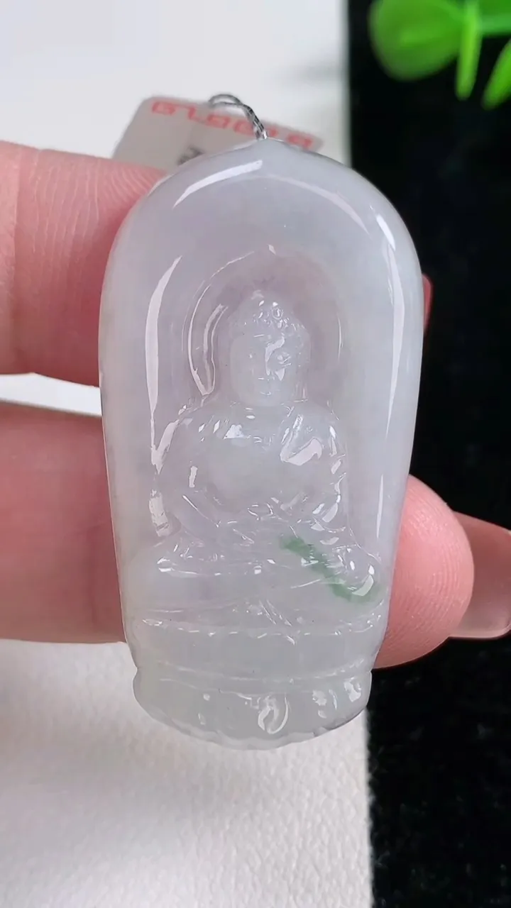 天然A货翡翠大日如来吊坠，尺寸42.8-22.8-5.2，重量:10.32g
12月17日