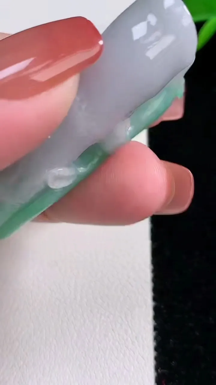 天然A货翡翠烟嘴，尺寸62-28.2-11.6，重:23.21g
12月17日