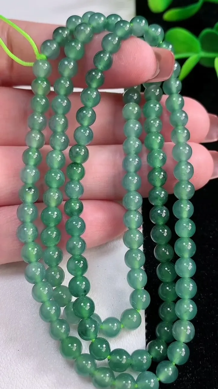天然A货翡翠圆珠项链，尺寸5.4-4，重:31.63g
12月17日