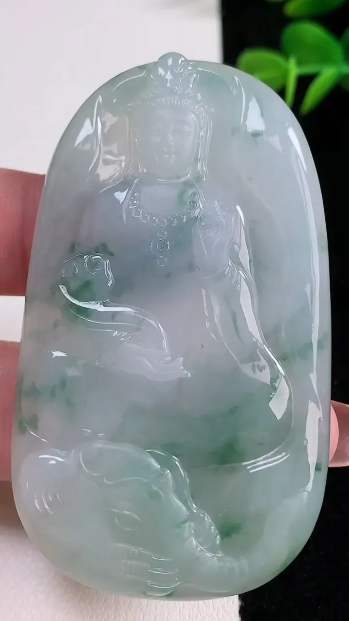 天然A货翡翠冰种飘花普贤菩萨吊坠，尺寸67.7-39.7-5.8，重量:37.10g
12月17日