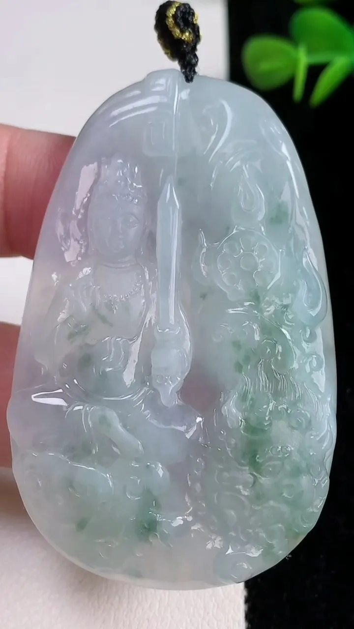 天然A货翡翠冰种飘花文殊菩萨吊坠，尺寸61.6-38.4-6，重量:28.93g
12月17日