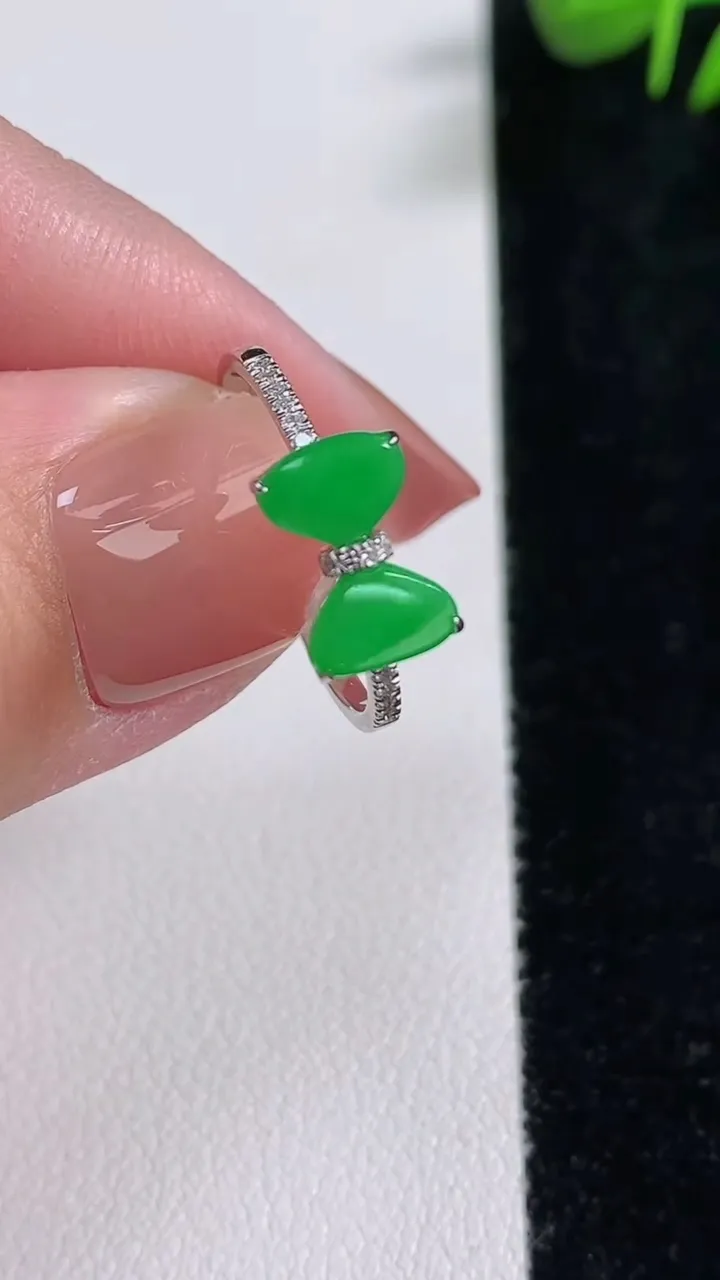 天然A货翡翠蝴蝶戒指，尺寸17-10-6.5-3.3，重量:1.70g2025年12月17日
工厂直