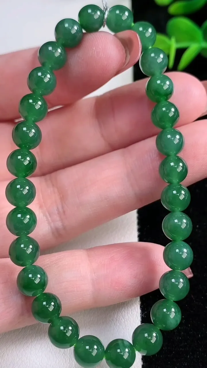 天然A货翡翠圆珠手串，尺寸6.7-28颗，重量:15.22g12月17日
工厂直销收藏佳品,种好水足