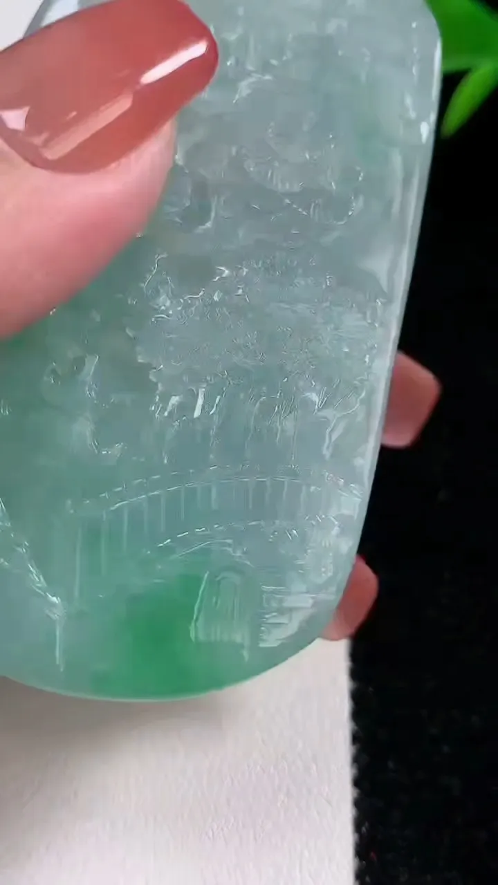 天然A货翡翠山水牌吊坠，尺寸69-42-15，重:90.66g
12月17日