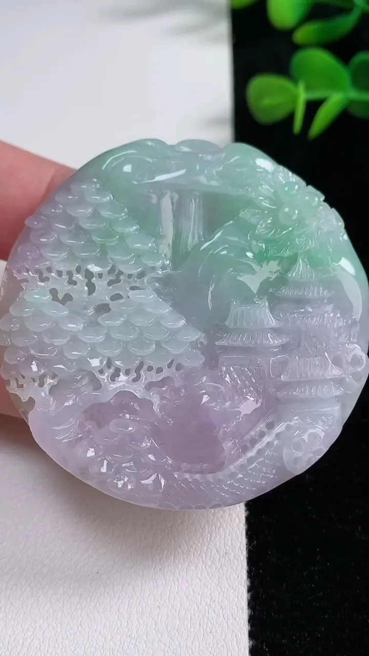 天然A货翡翠春带彩紫罗兰山水牌吊坠，尺寸53.2-7.2，重量:42.03g
12月17日