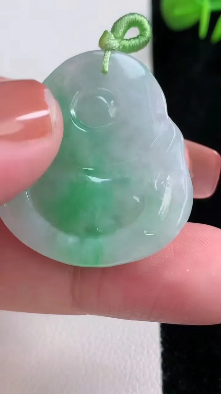 天然A货翡翠佛公吊坠，尺寸33-30.2-7，重量:12.18g
12月17日