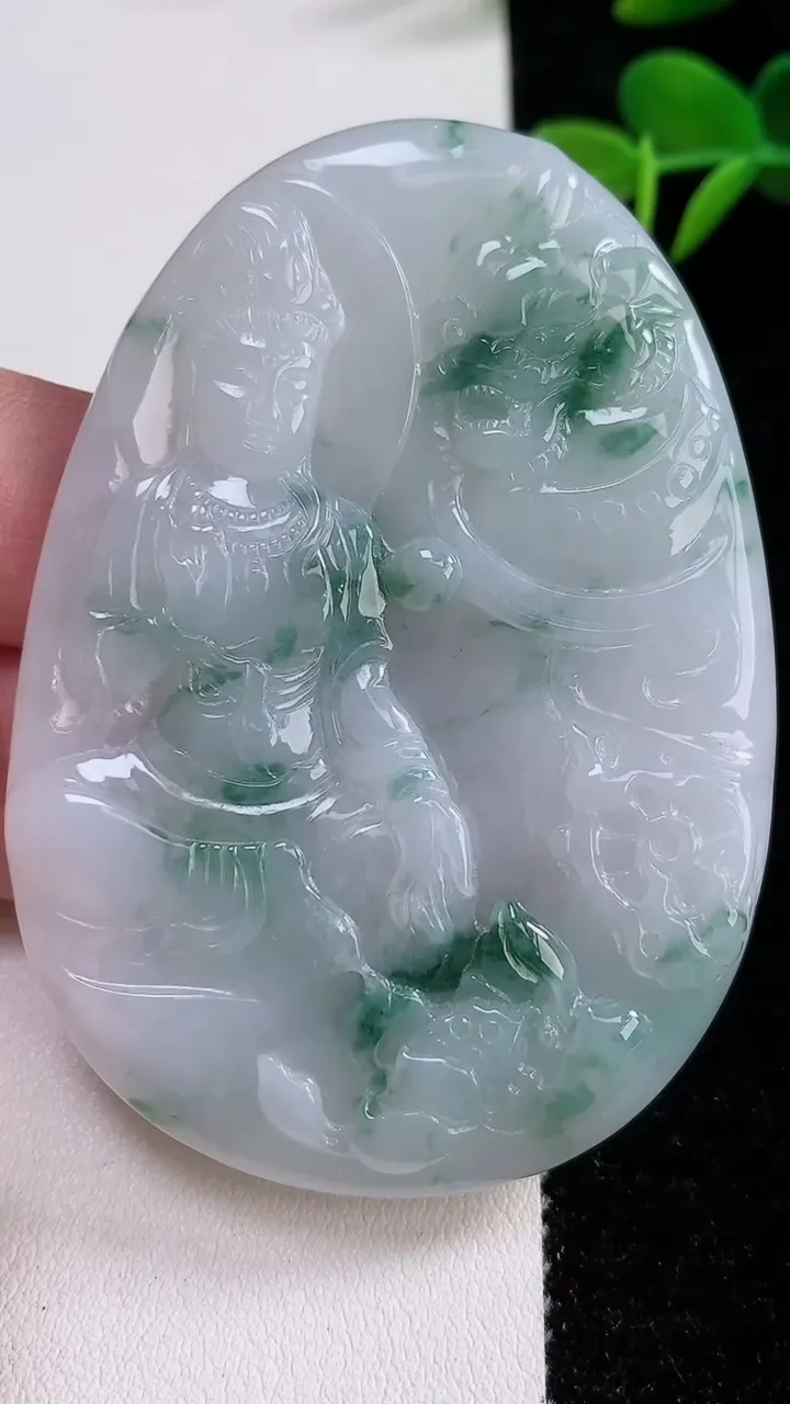天然A货翡翠飘花文殊菩萨吊坠，尺寸69-48.8-6.5，重:41.52g
12月17日