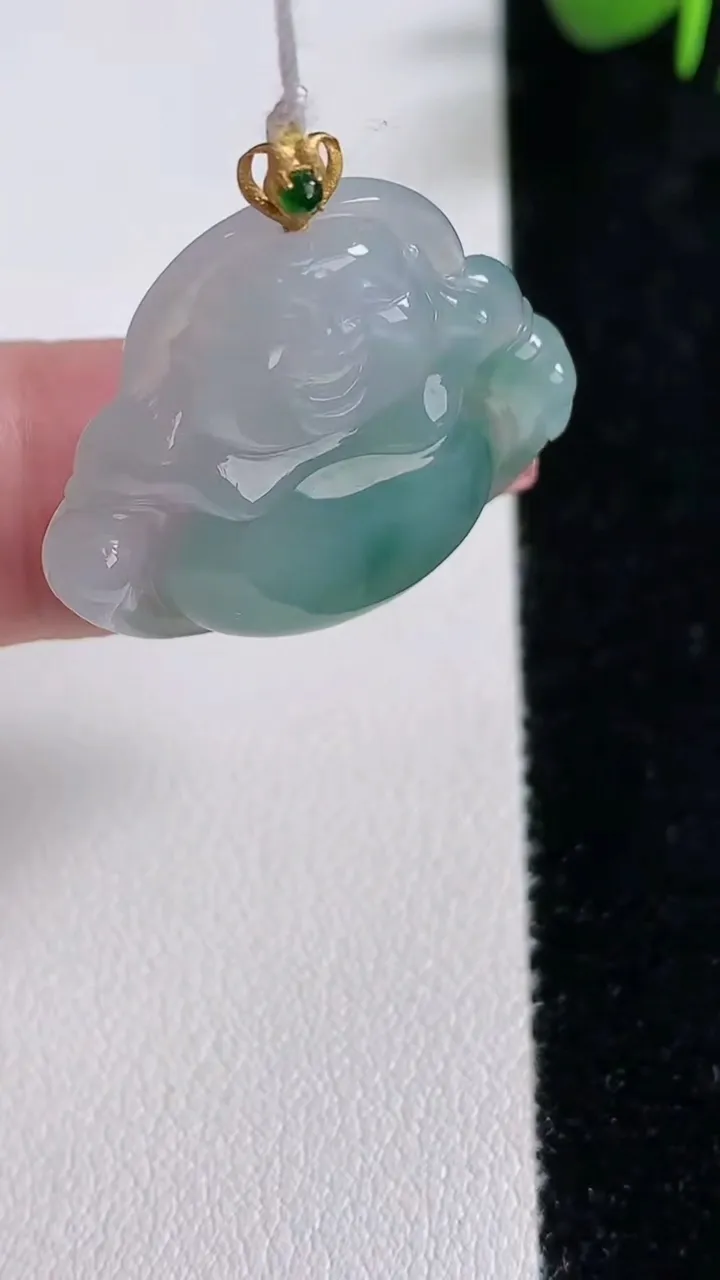 天然A货翡翠种飘花佛公吊坠，尺寸25.8-28.2-5.2，重量:5.90g
12月17日