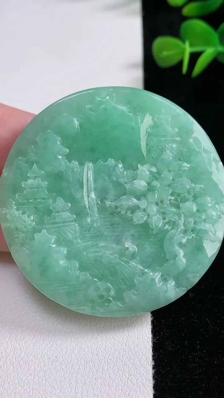 天然A货翡翠山水牌吊坠，尺寸53.5-5，重量:34.20g
12月17日