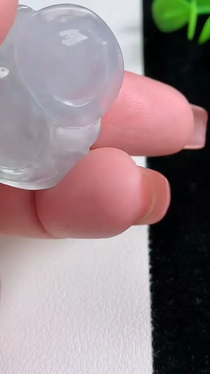 天然A货翡翠冰种飘花佛公吊坠，尺寸31.2-33-6，重量:9.93g
12月17日