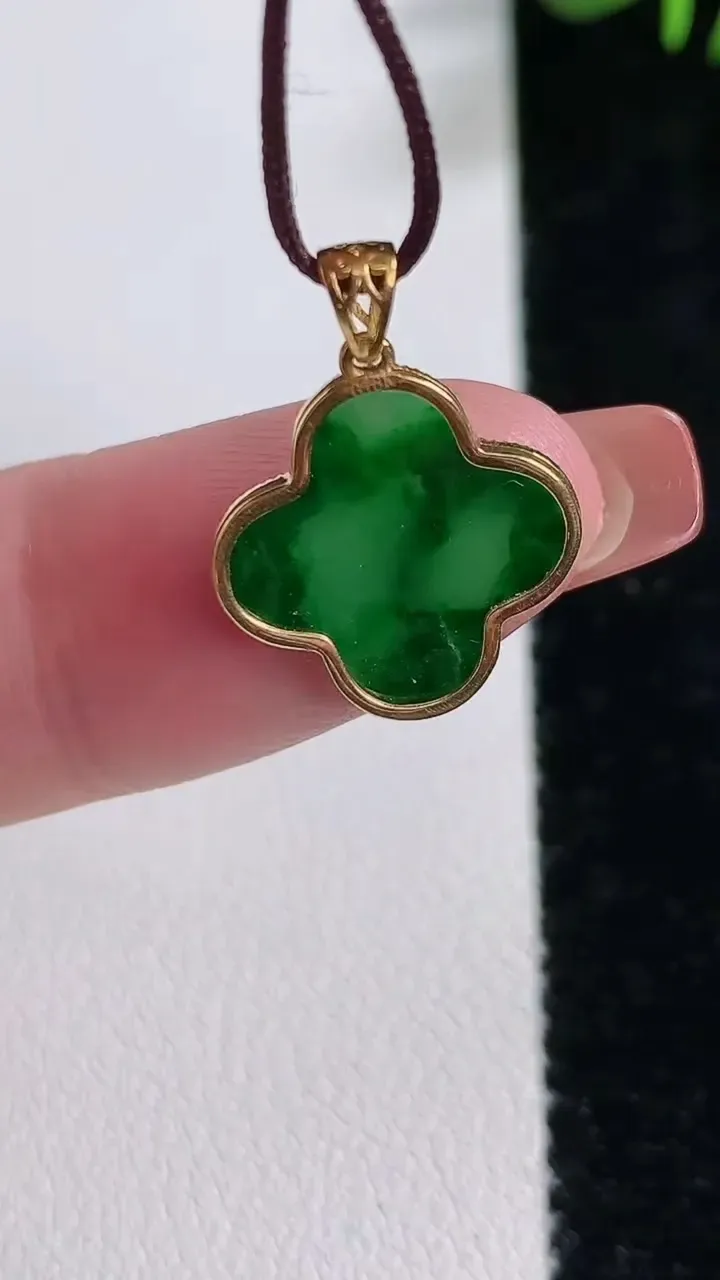 天然A货翡翠四叶草吊坠，尺寸19-15-1.7，重:0.90g
12月17日