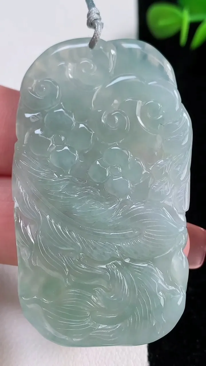 天然A货翡翠凤凰吊坠，尺寸55.7-32.5-5.8，重量:23.11g
12月17日