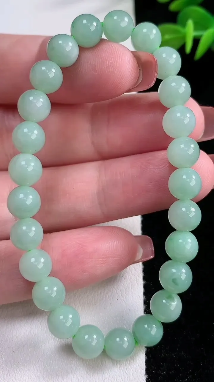 天然A货翡翠圆珠手串，尺寸7.5，重:18.07g12月17日
工厂直销收藏佳品,种好水足，色泽均匀