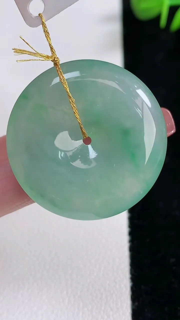 天然A货翡翠平安扣吊坠，尺寸28.7-5.5，重量:9.29g
12月17日