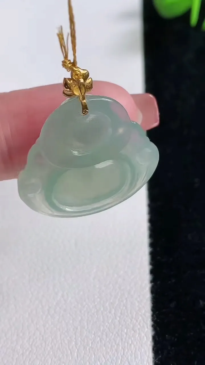 天然A货翡翠佛公吊坠，尺寸22.8-24.3-5.8，重量:4.88g
12月17日