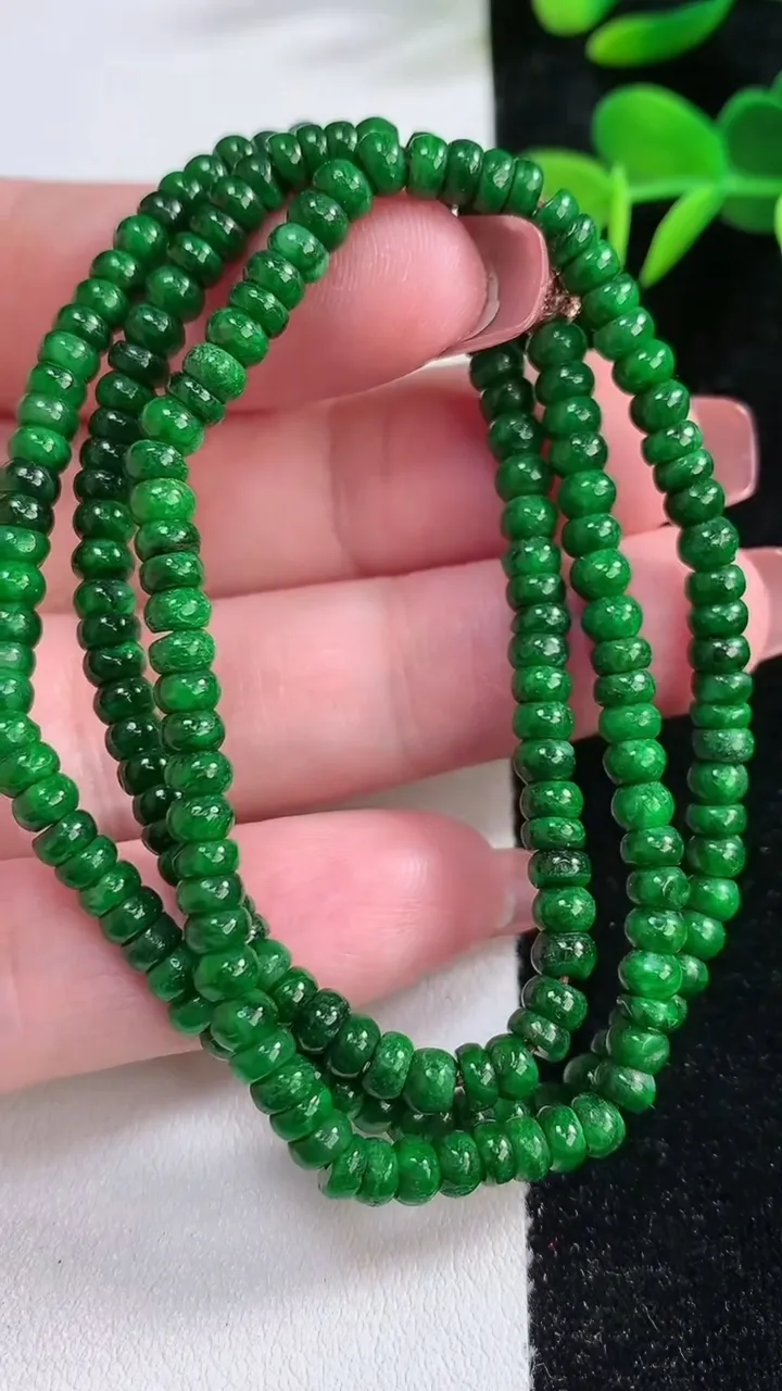 天然A货翡翠算盘珠项链，尺寸4.2，重:19.50g12月17日
工厂直销收藏佳品,种好水足，色泽均匀，有种有色，上手高大气！