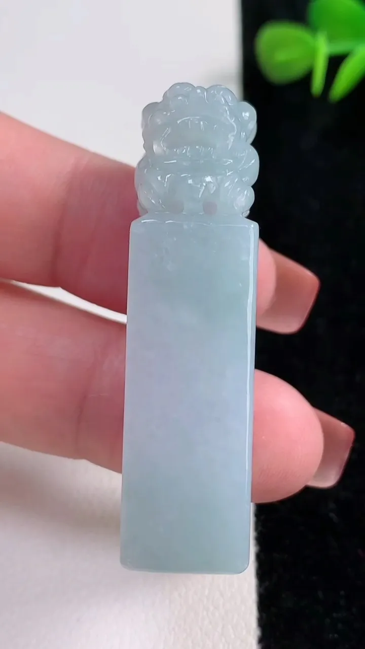 天然A货翡翠貔貅印章，尺寸48.8-13.2-12.7，重量:24.65g
12月17日