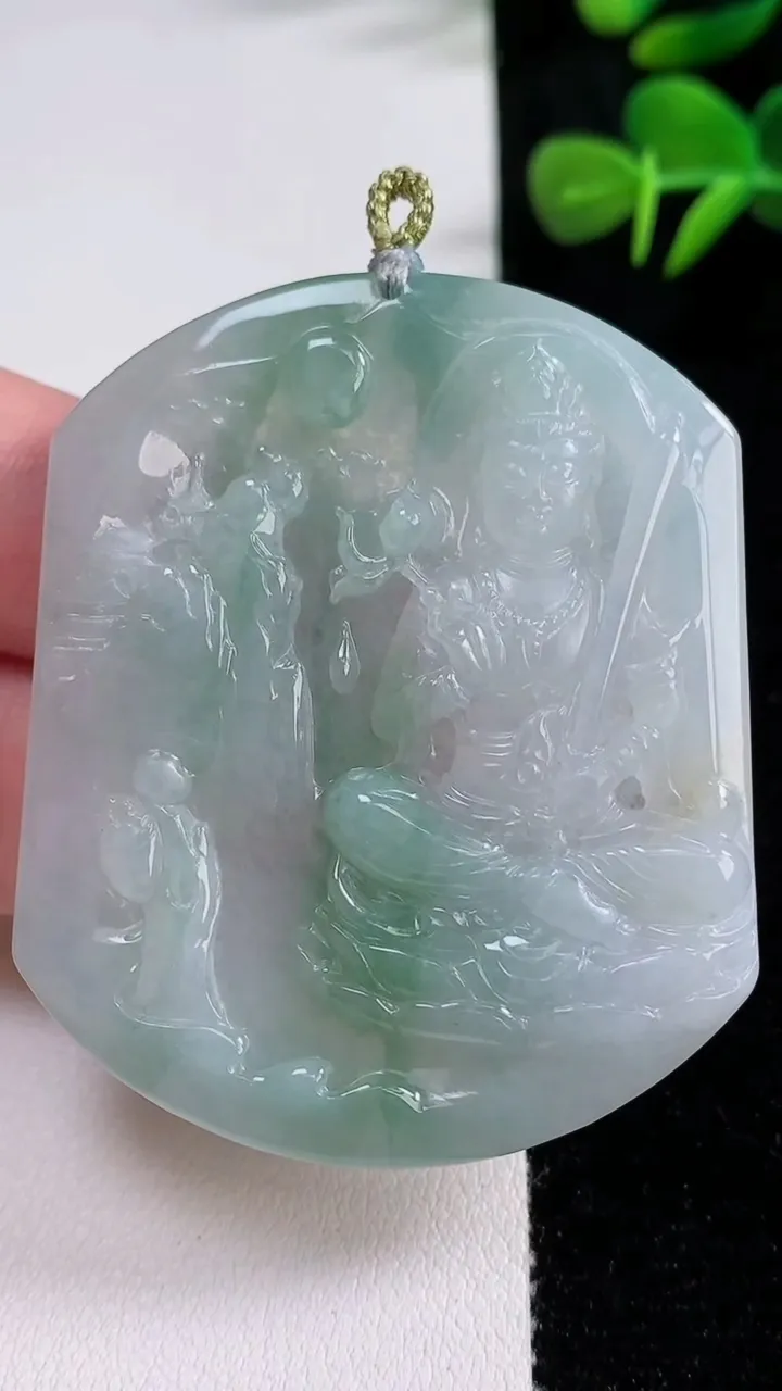 天然A货翡翠虚空藏菩萨吊坠，尺寸55-46-5.7，重量:31.89g
12月17日