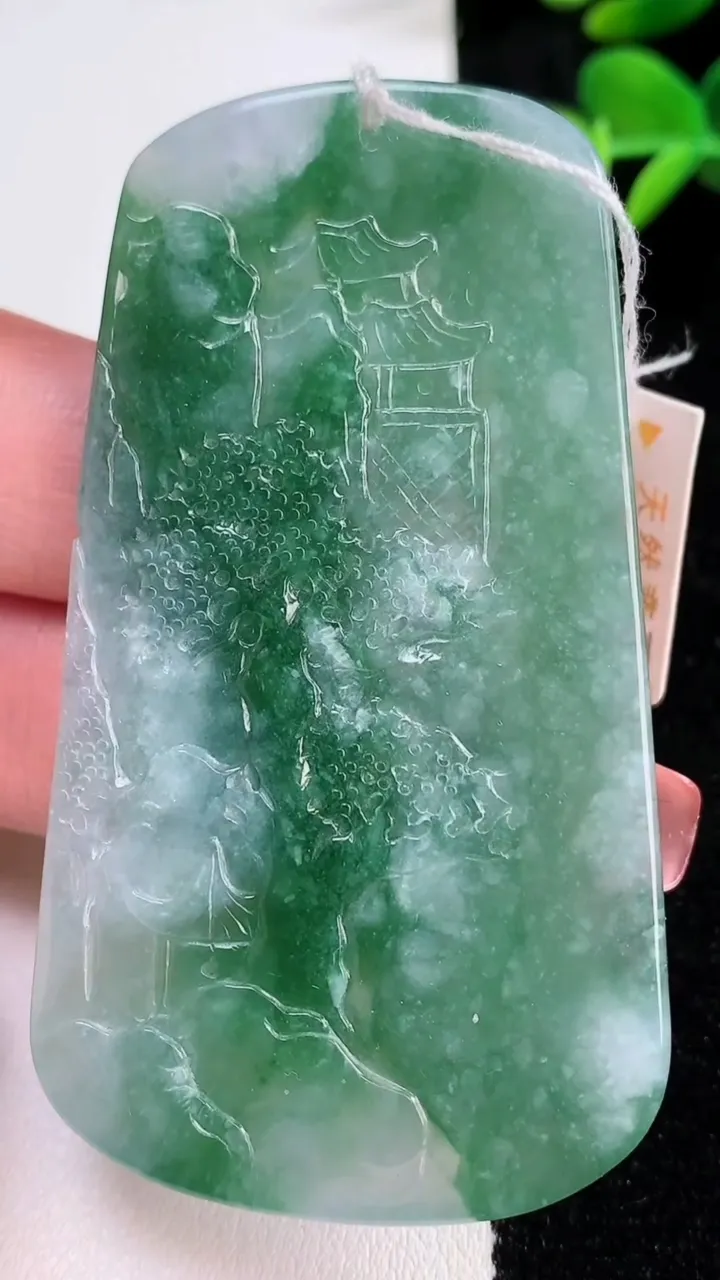 天然A货翡翠山水牌吊坠，尺寸71-39.8-6.2，重量:42.38g
12月17日