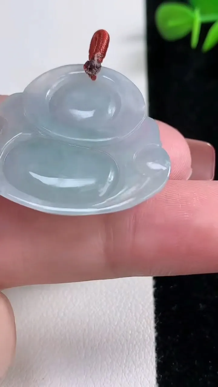 天然A货翡翠佛公吊坠，尺寸30.9-35.3-5.8，重量:9.17g
12月17日