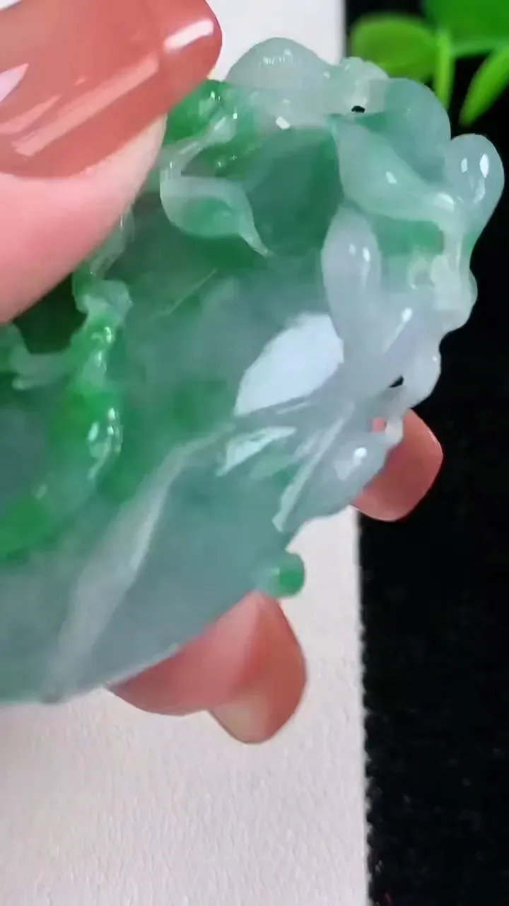 天然A货翡翠貔貅吊坠，尺寸60-38-14，重:45.88g
12月17日