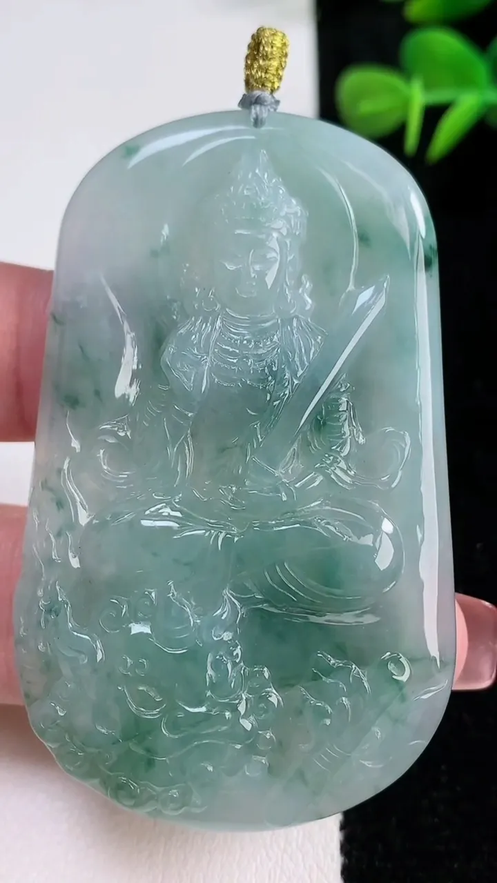 天然A货翡翠冰种飘花文殊菩萨吊坠，尺寸63.5-38.7-5.3，重量:28.98g
12月17日