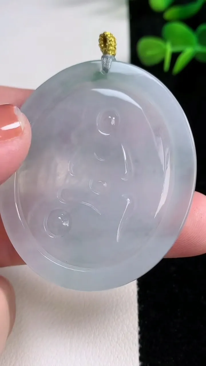 天然A货翡翠冰种飘花普贤菩萨吊坠，尺寸50.6-43.8-5.4，重量:23.89g
12月17日