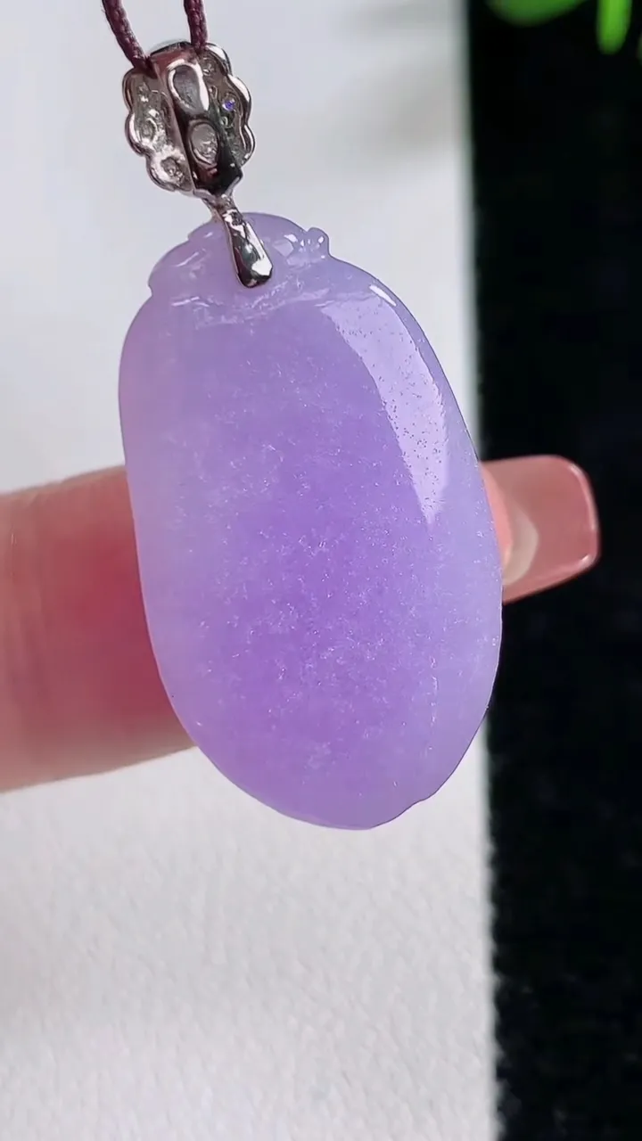 天然A货翡翠18K金紫罗兰福瓜吊坠，尺寸57.5-15.5-6.8，重:5.90g
12月17日