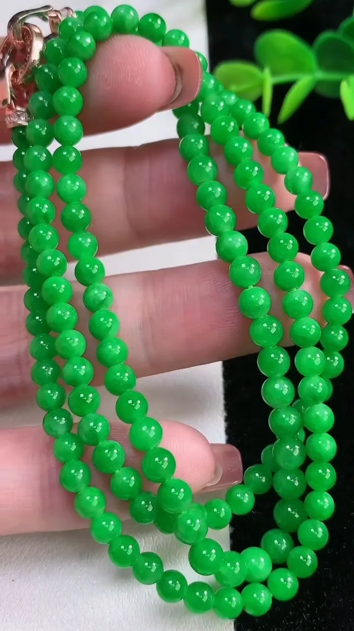 天然A货翡翠圆珠项链，尺寸4.2-4.7-142颗，重:21.31g
12月17日