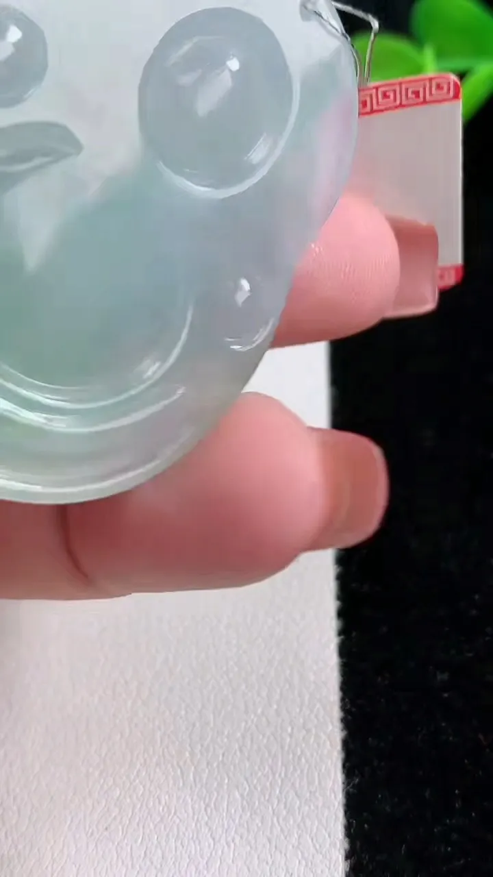 天然A货翡翠财神爷吊坠，尺寸47-35.3-6.7，重量:18.28g
12月17日