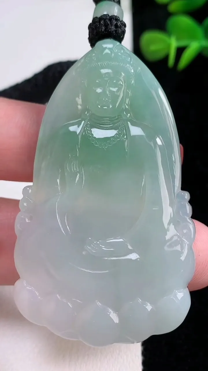 天然A货翡翠观音菩萨吊坠，尺寸59.6-36.3-5.5，重量:30.43g
12月17日