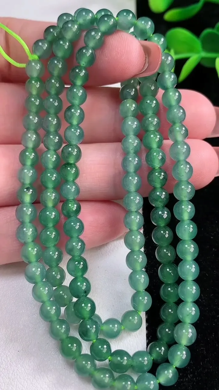 天然A货翡翠圆珠项链，尺寸5.4-4，重:31.63g
12月17日