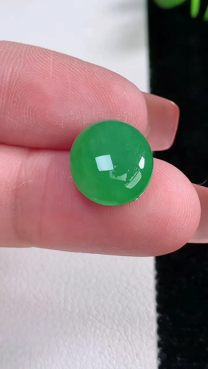 天然A货翡翠蛋面镶嵌件，尺寸14.3-12.3-5.7，重:1.80g
12月17日