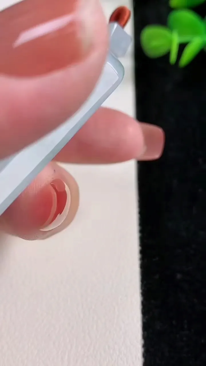 天然A货翡翠飘花无事牌吊坠，尺寸55-41.6-5.8，重量:41.65g
12月17日