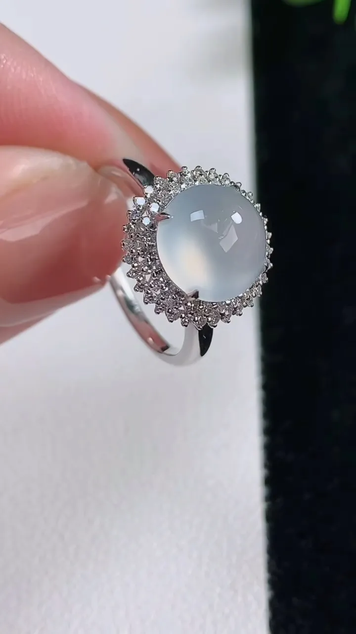 天然A货翡翠种白冰蛋面戒指，尺寸17.2-9-10.2，重量:2.50g2025年12月17日
工厂