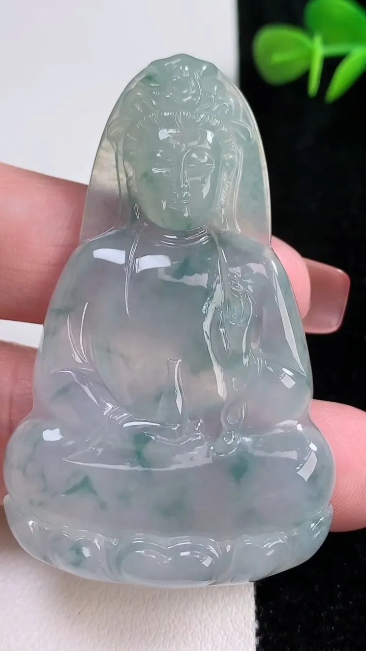 天然A货翡翠冰种飘花观音菩萨吊坠，尺寸61-38-5.7，重量:23.37g
12月17日