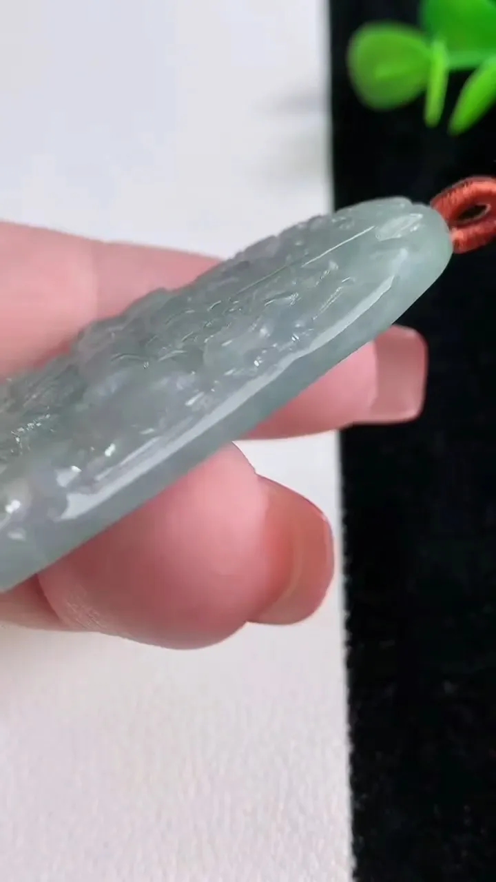 天然A货翡翠御龙不动明王吊坠，尺寸51-27.4-5.4，重量:16.75g
12月17日